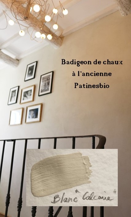 badigeon blanc calcaire sur mur peint a la chaux