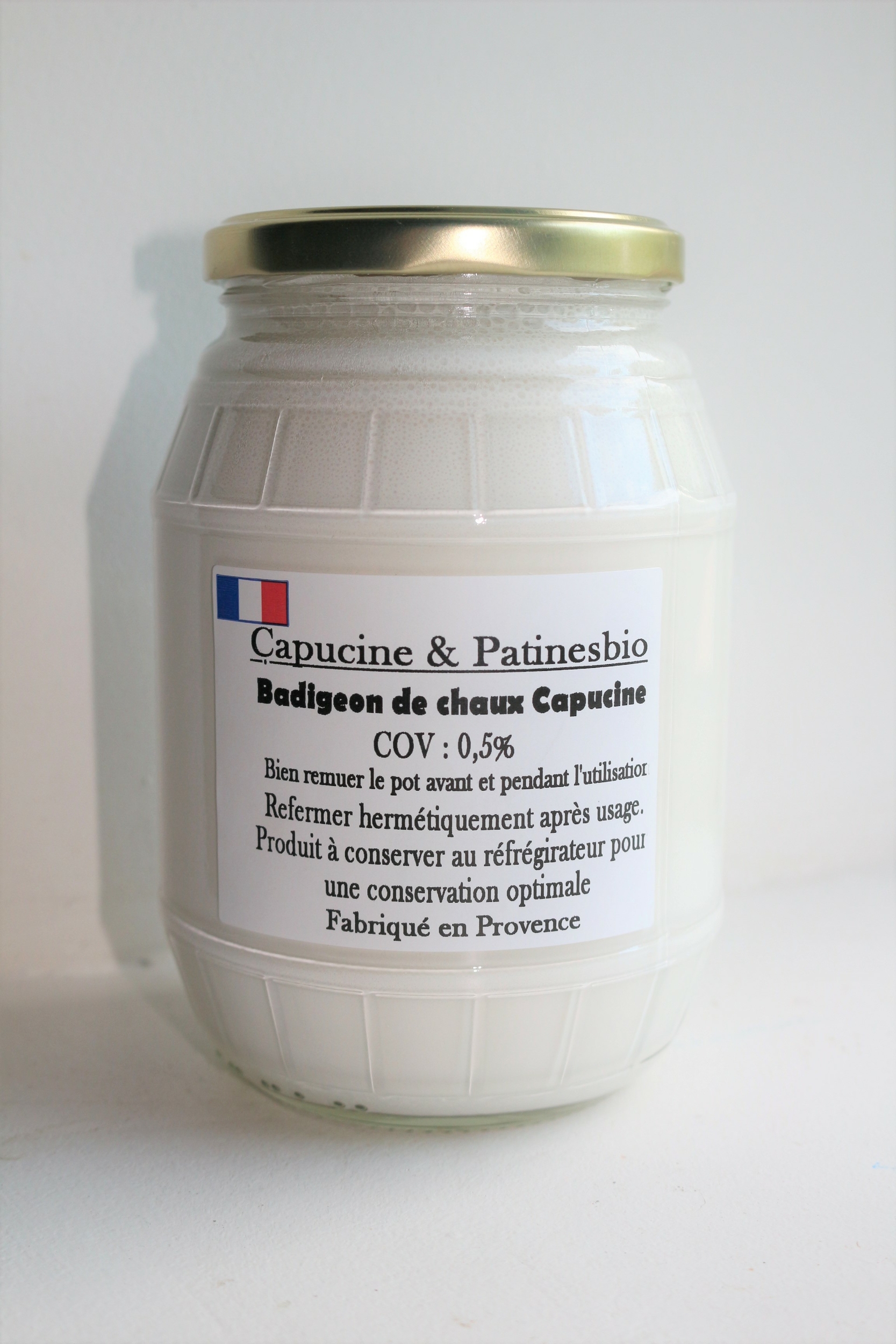 pot de peinture a la chaux