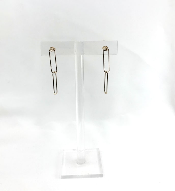 Boucles doreilles pendantes Jeannette PO composées de 2 maillons rectangulaires de meme taille. En plaqué or 3 microns