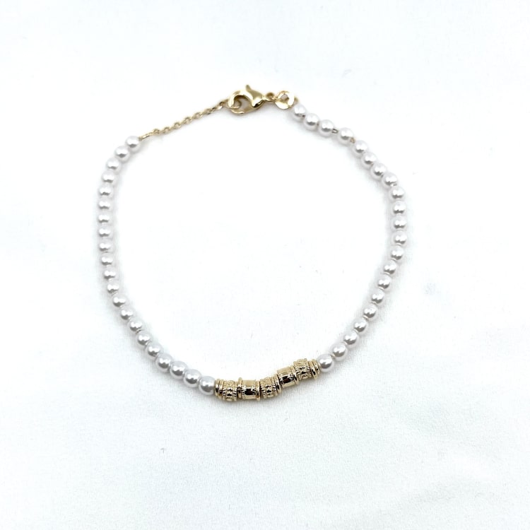 Colin :Bracelet composé de perles d'eau douces et de petites rondelles, en plaqué or 3 microns