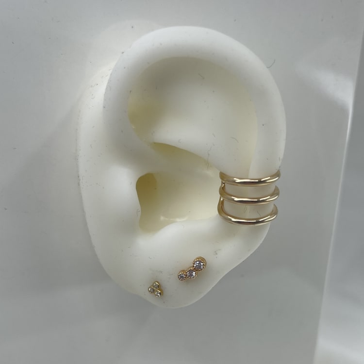 Paula -Large bague doreille (ear cuff) composée de 3 anneaux lisses.En plaquéor 3 microns