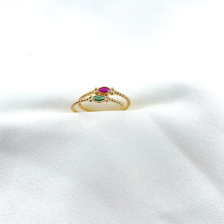 Bague Golda: Bague fine et perlée incrustée dun oxyde de zirconium rose ou vert, en plaqué or 3 microns