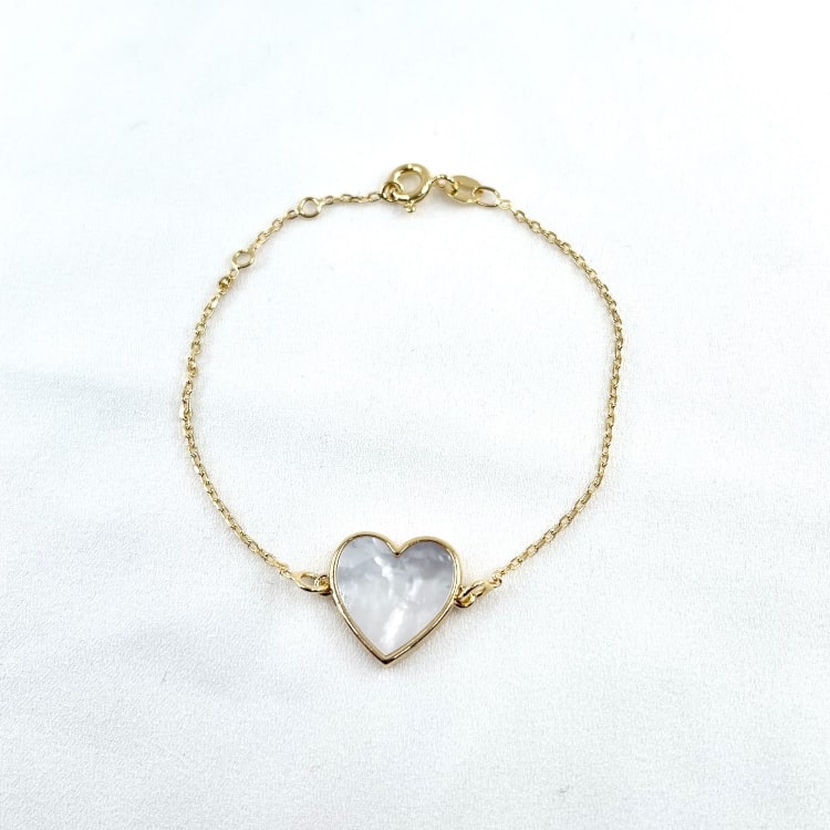 Bracelet Romeo : Bracelet orné dun joli cœur en nacre. En plaqué or 3 microns.