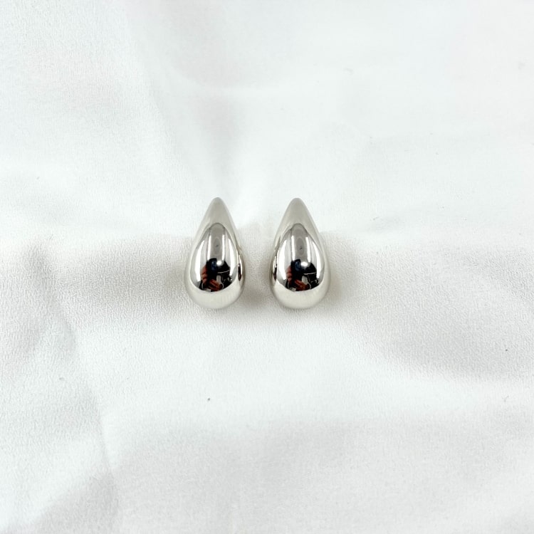 Maylis: Maylis: Boucles doreilles en forme de goutte deau. En argent 925