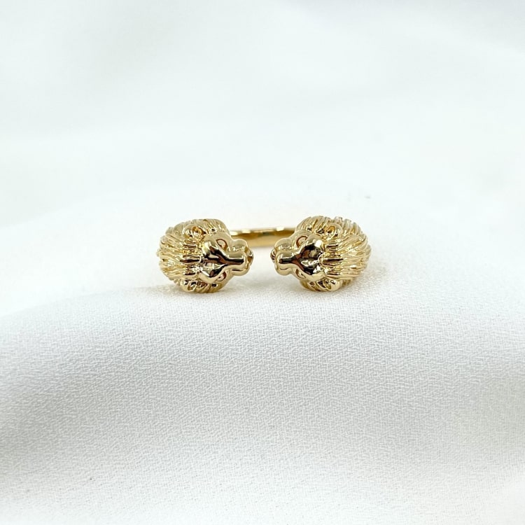 Bague simba: une bague ornée de deux têtes de lion délicatement travaillées aux extrémités. En plaqué or 3 microns 18 carats