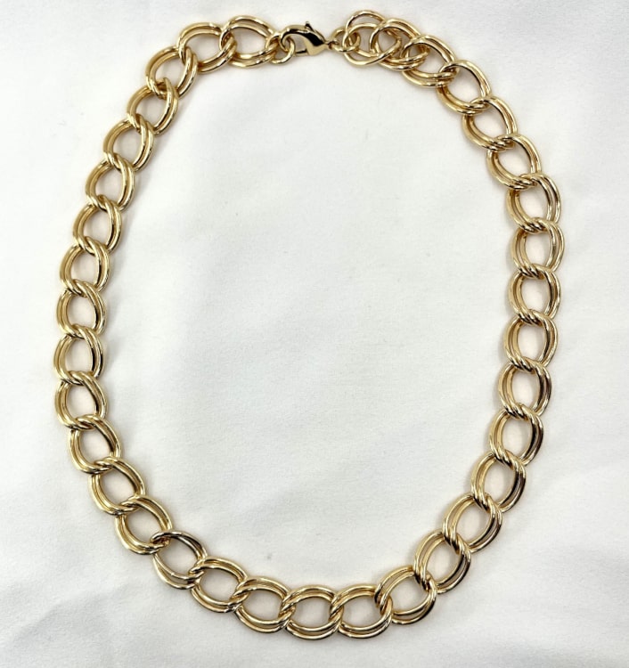 Gaspard: collier en maille double ovales et lisses qui apportera beaucoup de caractère à toutes vos tenues. En plaqué or 3 microns