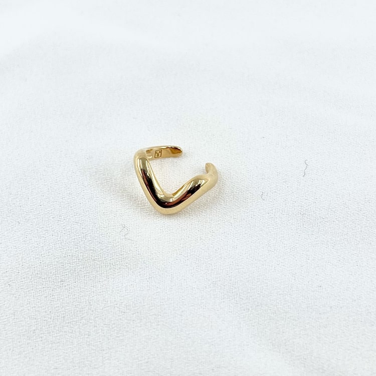 Wavy: Bague doreille ondulée en forme de vague. En plaqué or 3 microns 18 carats