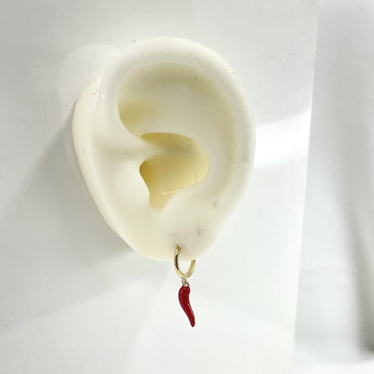 Créole piment rouge: mono boucle doreille dotée dun pendentif en forme de piment rouge. En plaqué or 3 microns