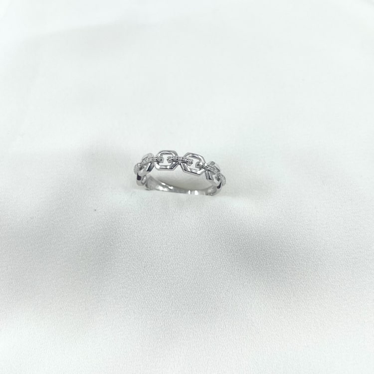 Bague Aurelie: Bague chaine rigide incrustée de zirconiums blancs. En argent 925 rhodié