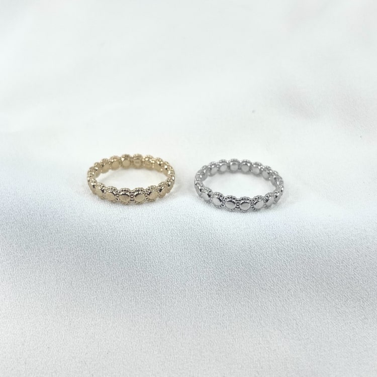 Bague Sabine: Bague fine et ronde aux jolis détails perlés. Existe en plaqué or 3 microns et en argent 925 rhodié