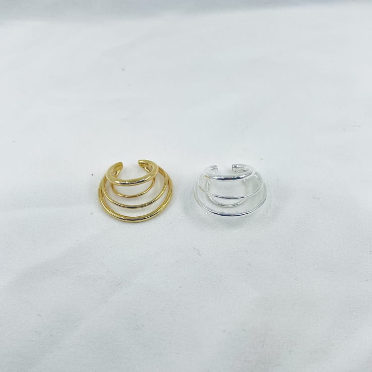 Bague Oreille Chlotilde:  bijou doreille composé de 4 cercles de tailles différentes. En plaqué or 3 microns 18 carats  et en argent 925