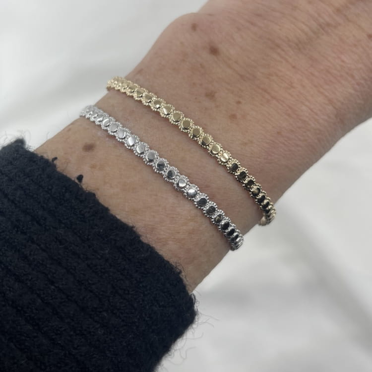 Jonc sabine: bracelet rigide ouvert et fin composé de petits cercles perlés facile à porter seul ou non! En plaqué or 3 microns et en argent 925