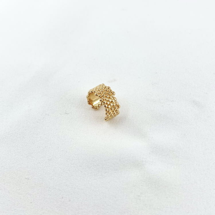 Bague oreille Eugenie: Bague d'oreille délicatement texturée, en plaqué or 3 microns 18 carats