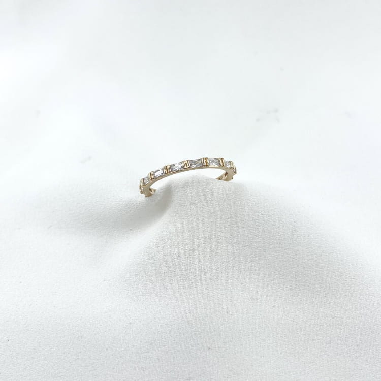 Bague Ysia: Bague composée de petits zirconiums rectangulaires blancs. En plaqué or 3 microns 18 carats
