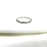Bague fine en argent motif plume