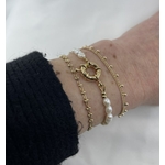 Bracelet Mani: Bracelet en perles deau douce accompagné dun fermoir bouée. En plaqué or 3 microns