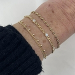 Ambroise:  bracelet en maille gourmette incrustée de huit petits oxydes de zirconium blancs. En plaqué or 3 microns