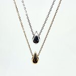 Collier Maylis : Collier composé d'une chaine fine et d'un joli pendentif en forme de goutte. En plaqué or 3 microns et en argent 925.