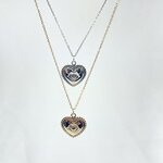 Nathan: collier composé d'une chaine fine et d'un pendentif coeur doté d'un petit oeil en relief en son centre. En plaqué or 3 microns et en argent 925