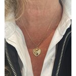 Nathan: collier composé dune chaine fine et dun pendentif coeur doté dun petit oeil en relief en son centre. En plaqué or 3 microns