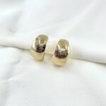 Creoles Amelie : de jolies boucles d'oreilles épaisses, délicatement striées, ultra légères et lumineuses. En plaqué or 3 microns