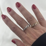 Bague Aurelie: Bague chaine rigide incrustée de zirconiums blancs. En plaqué or 3 microns et en argent 925