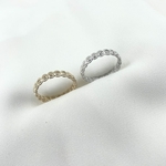 Bague Sabine: Bague fine et ronde aux jolis détails perlés. Existe en plaqué or 3 microns et en argent 925 rhodié