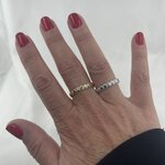 Bague Sabine: Bague fine et ronde aux jolis détails perlés. Existe en plaqué or 3 microns et en argent 925 rhodié