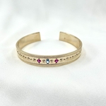 Jonc solal : jonc à lallure de bijou ancien délicatement travaillé et serti de zirconiums rose et bleu. En plaqué or 3 microns 18 carats