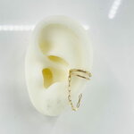Earcuff Nathalia: bague doreille double agrémentée dune chaine venant épouser votre oreille avec légèreté. En plaqué or et argent 925