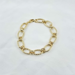 Bracelet Armand: bracelet large et ajouré en maille rectangulaire délicatement travaillée. En plaqué or 3 microns 18 carats