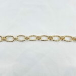 Bracelet Armand: bracelet large et ajouré en maille rectangulaire délicatement travaillée. En plaqué or 3 microns 18 carats