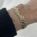 Jonc Sunn: bracelet rigide ouvert et irrégulier composé de petits ronds perlés de tailles différentes. En plaqué or 3 microns  18 carats