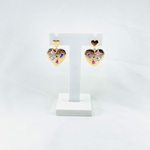 Boucles doreilles Joey: de jolis cœurs incrustés doxydes de zirconiums colorés. En plaqué or 3 microns 18 carats.