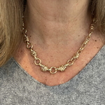 Collier Antoine: Chaine épaisse en maille ronde agrémentée de jolis détails perlés et lisses. En plaqué or 3 microns 18 carats