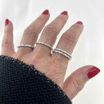 Bague Ysia : Bague composée de petits zirconiums rectangulaires blancs. En plaqué or 3 microns et en argent 925