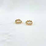 Créoles Marion : petits anneaux au design original et tendance.  En plaqué or 3 microns 18 carats.
