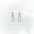 Melanie Petites boucles d'oreilles pendantes en plaqué or 3 microns formées d'une tige et d'un anneau rectangulaire, striés.