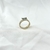 Bague Venus: Bague large sertie d'un oxyde de zirconium vert en plaqué or 3 microns.