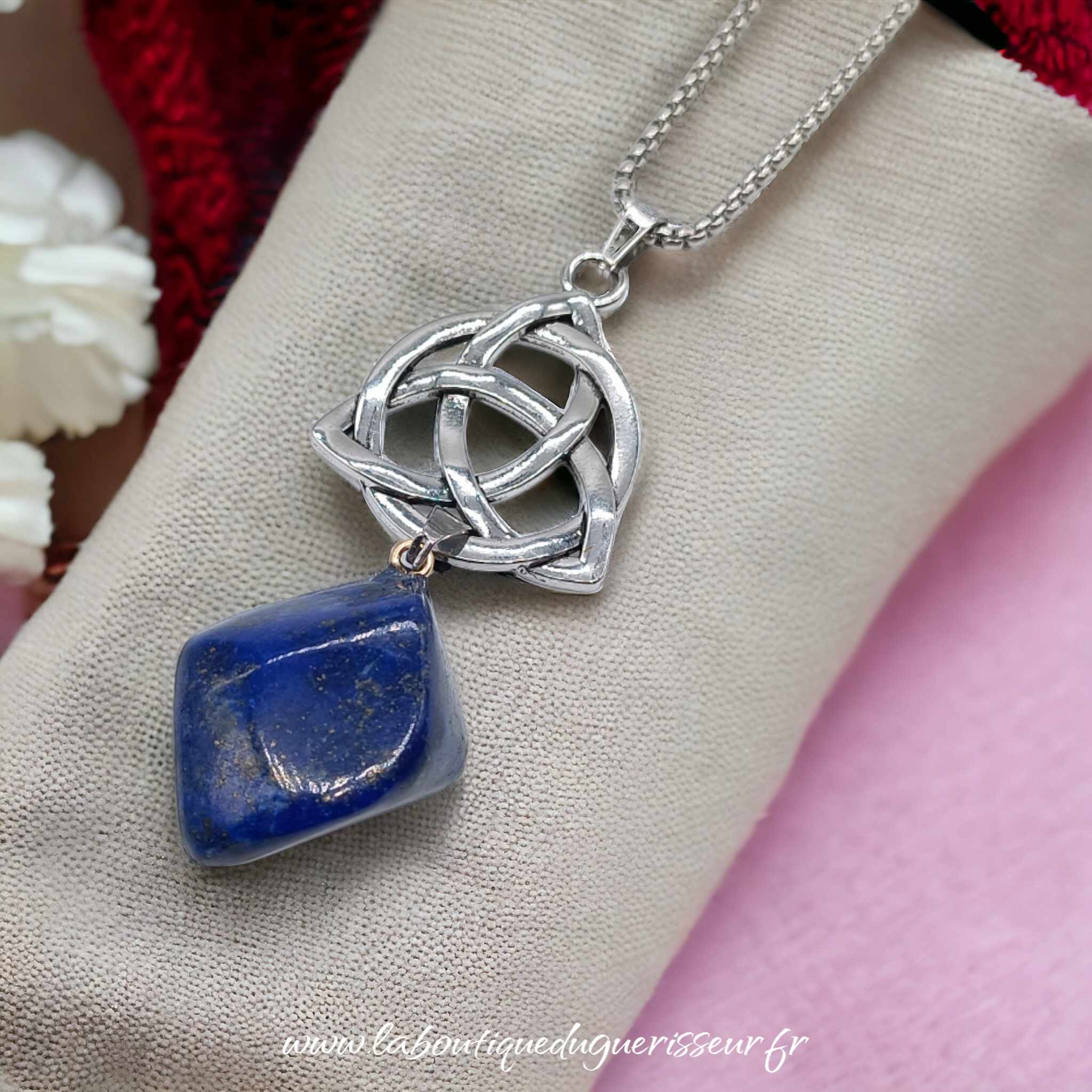 Collier Sautoir en Lapis Lazuli avec Médaillon Triquetra