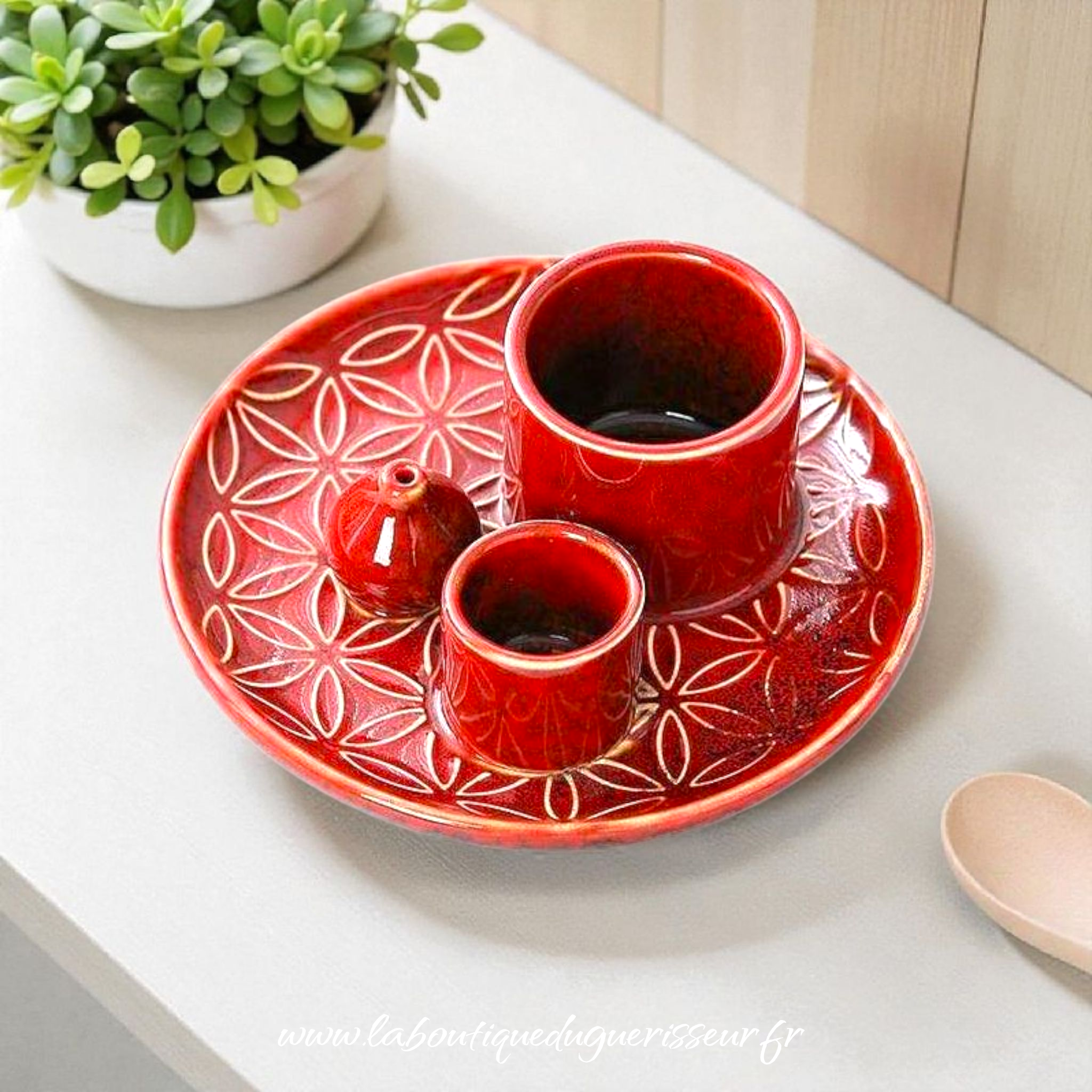 Porte-Encens en Céramique Rouge – Motif Fleur de Vie