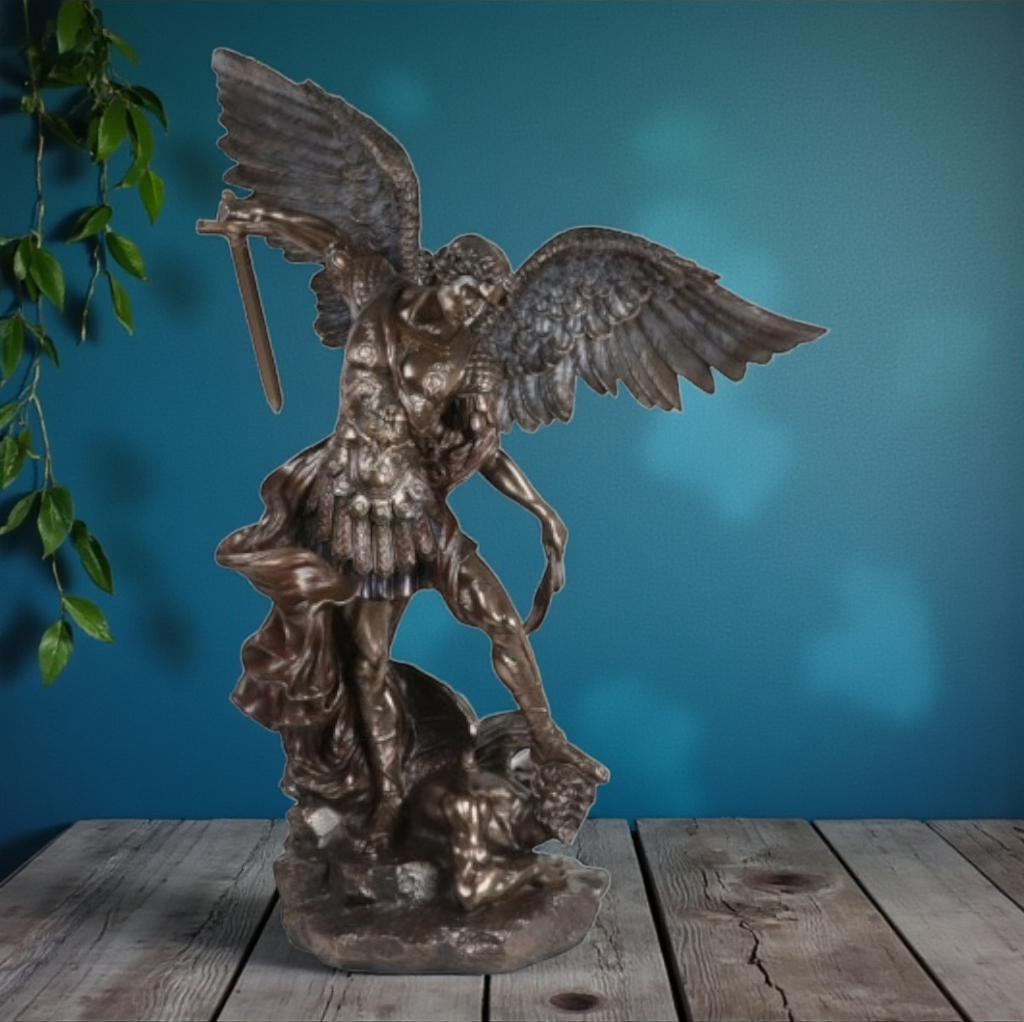 Statue de Saint Michel terrassant le démon – Bronze coulé à froid (55 cm)