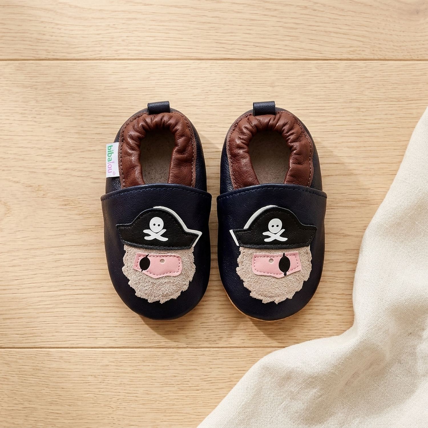 chaussons-bebe-cuir-souple-barbe-grise-le-pirate-vue-dessus-5