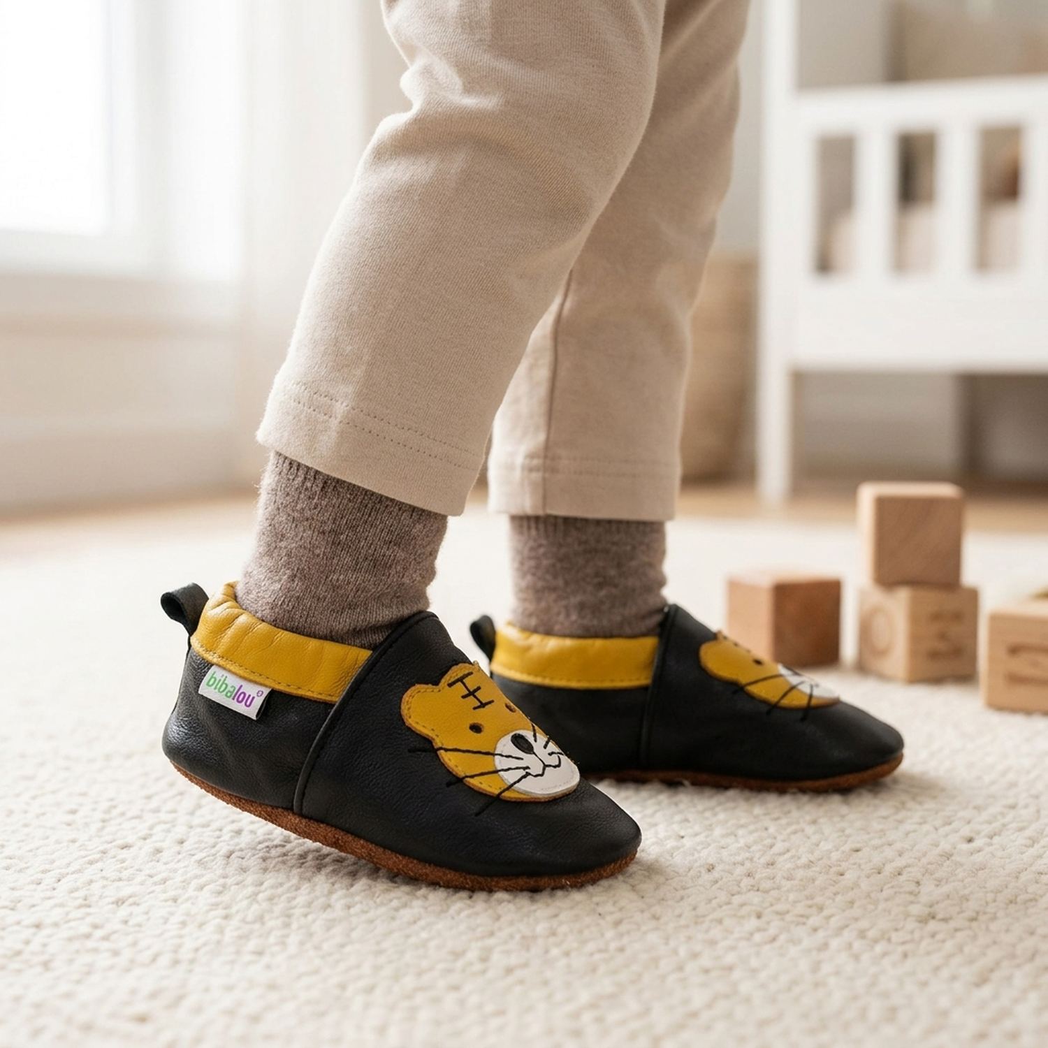 chaussons-bebe-cuir-souple-charly-le-tigre-portee-bebe-4