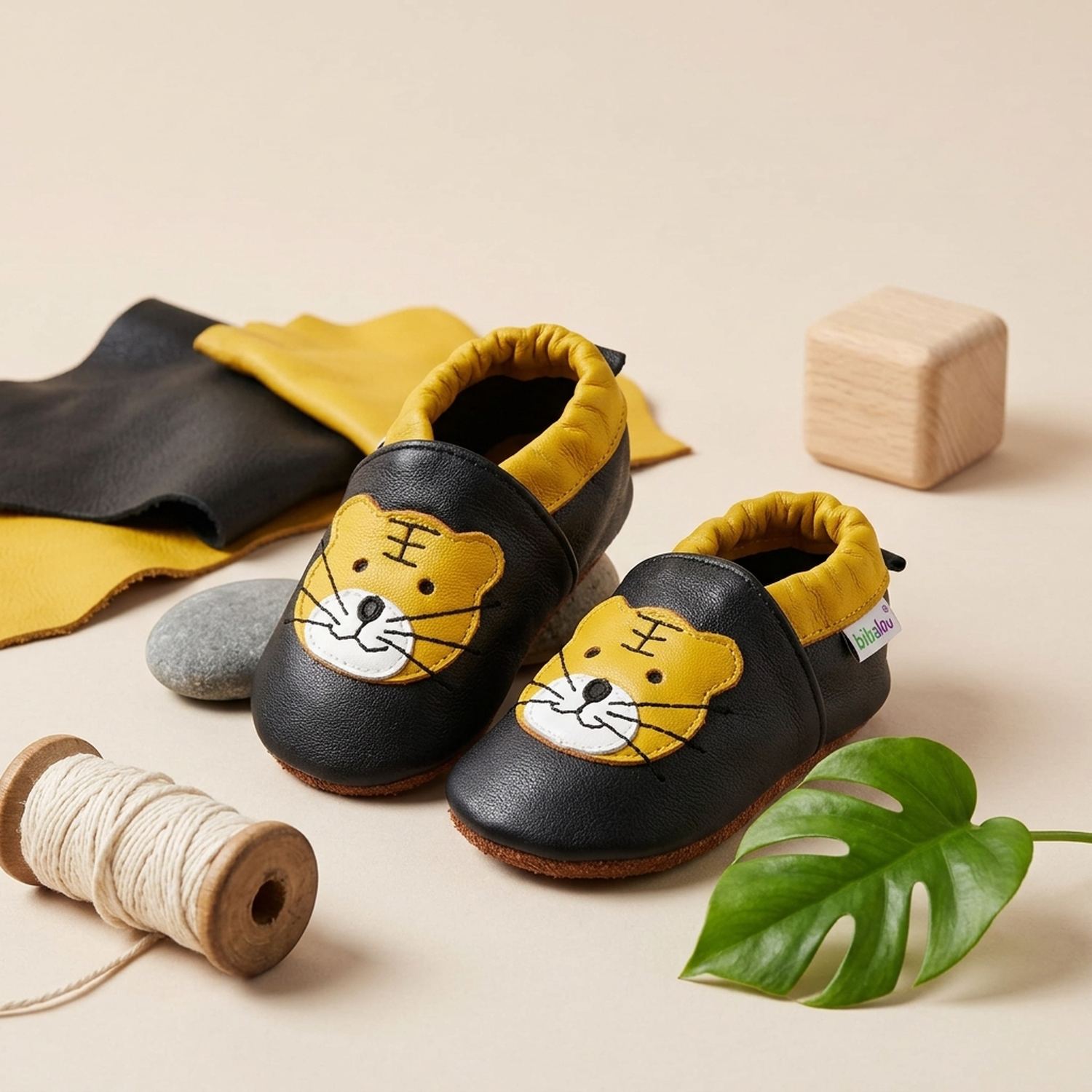 chaussons-bebe-cuir-souple-charly-le-tigre-mise-en-scene-atelier-3