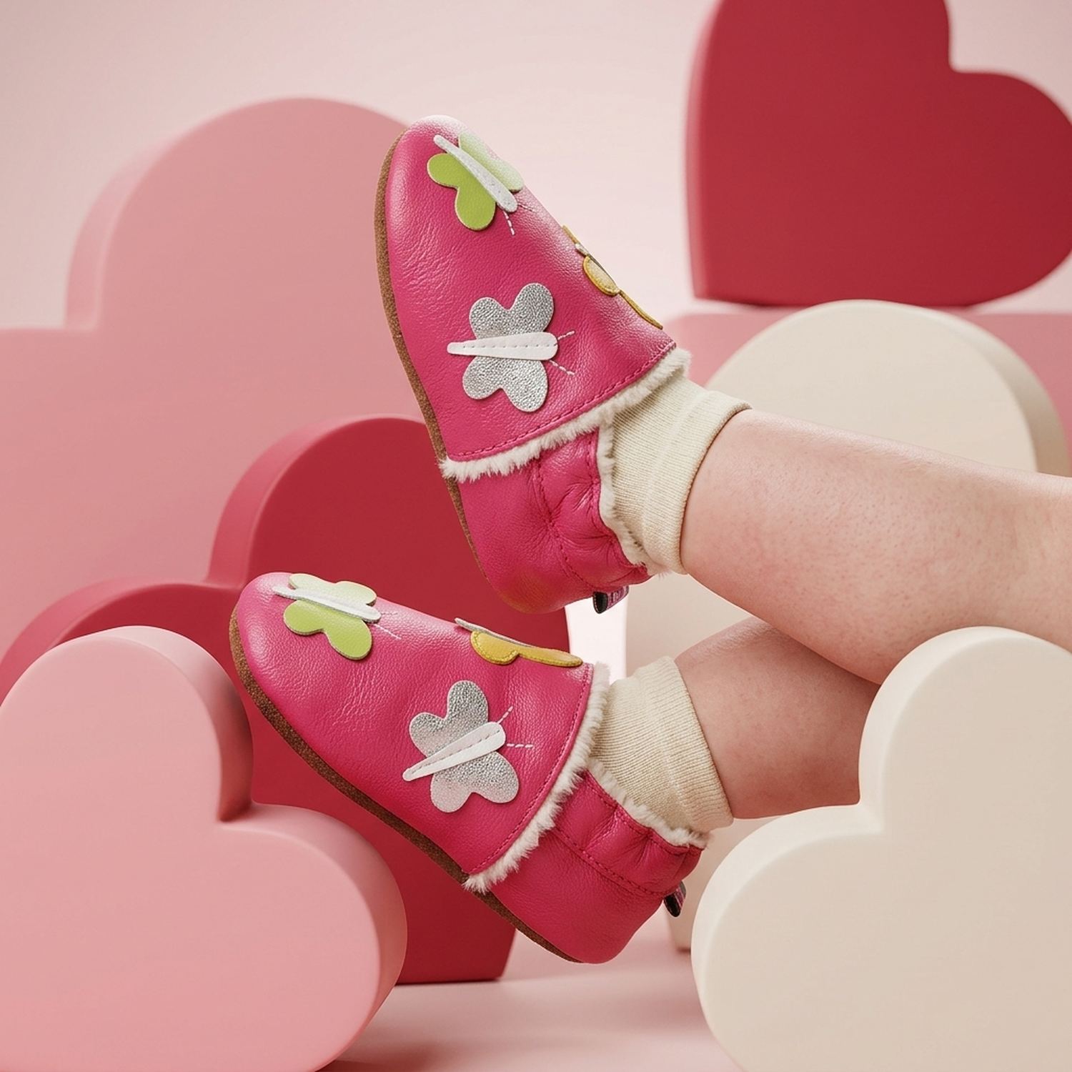 chaussons-bebe-cuir-souple-fourres-farandoles-de-papillons-portee-bebe-6