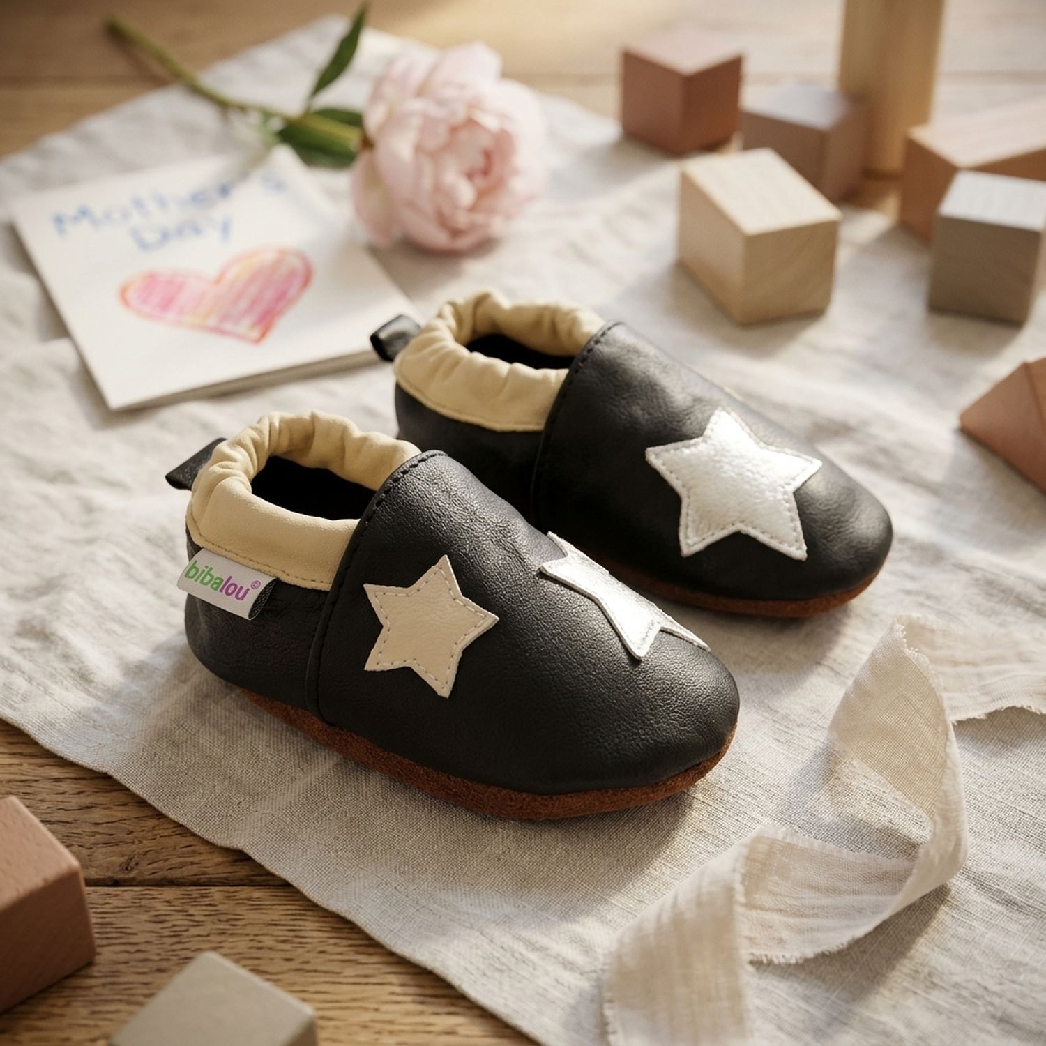 chaussons-bebe-cuir-souple-la-tete-dans-les-etoiles-mise-en-scene-fete-des-meres-6