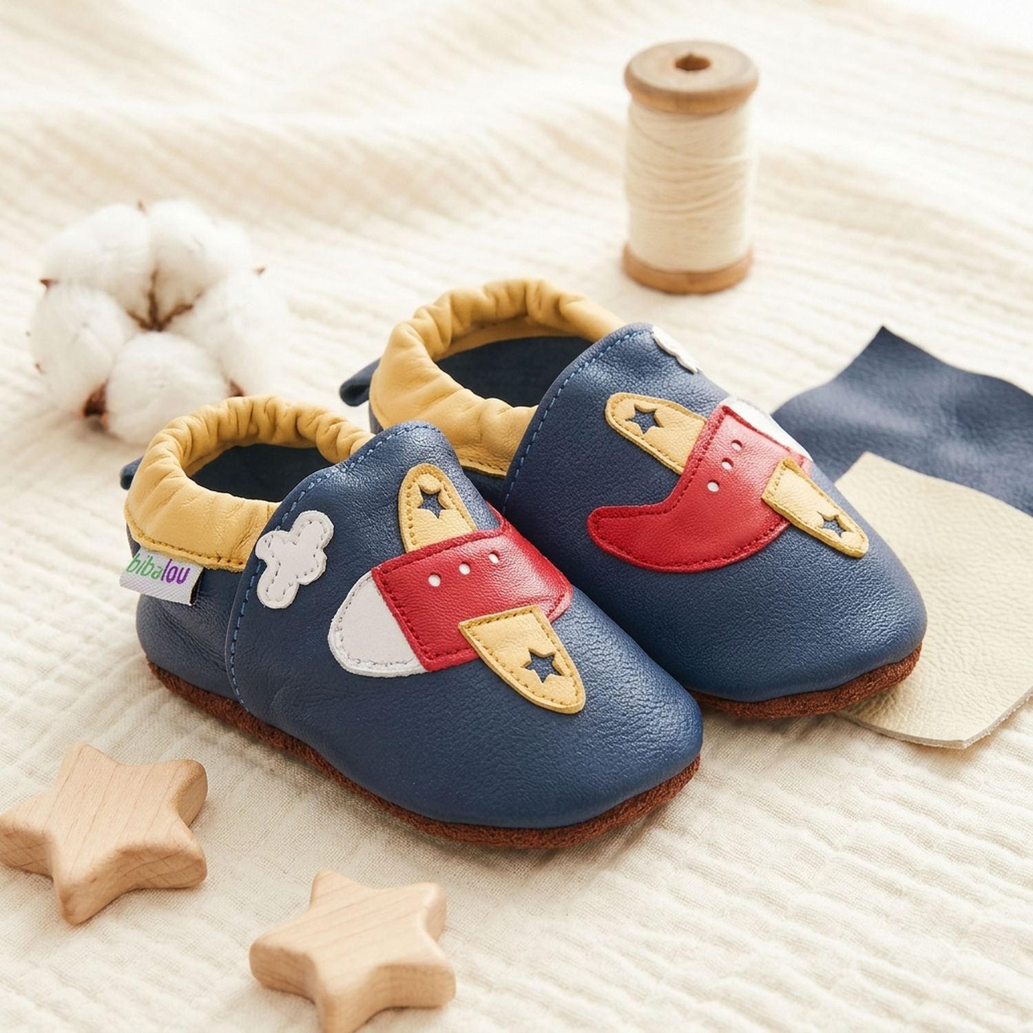 chaussons-bebe-cuir-souple-un-avion-a-reaction-mise-en-scene-atelier-5