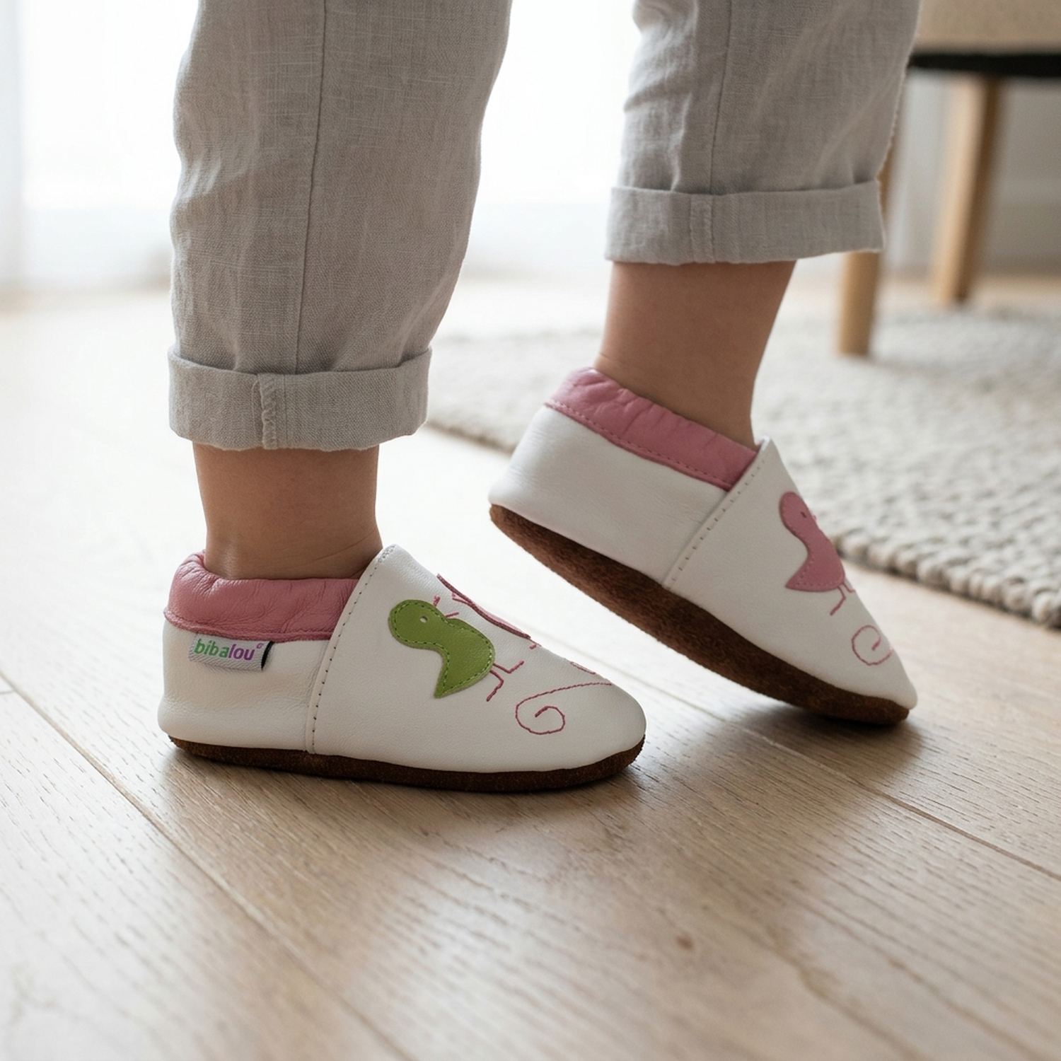 chaussons-bebe-cuir-souple-poussins-coquins-portee-bebe-6