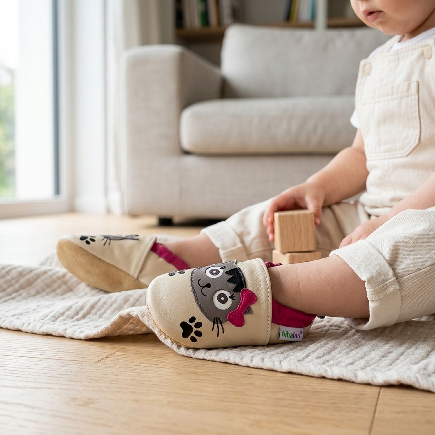 chaussons-bebe-cuir-souple-agathe-la-chatte-portee-bebe-entier-4
